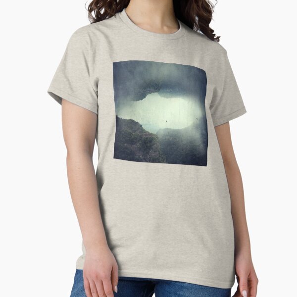 Vista previa del artículo con la obra «La Apertura - Paisaje Surrealista», diseñado y vendido por Dyrk Wyst Redbubble Shop.