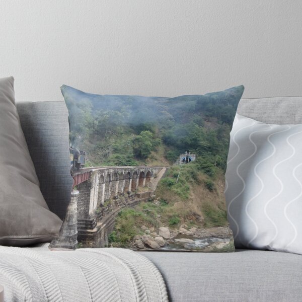 Aperçu de l'œuvre Ooty Steam Train - Ooty créée et vendue par clarebearhh.