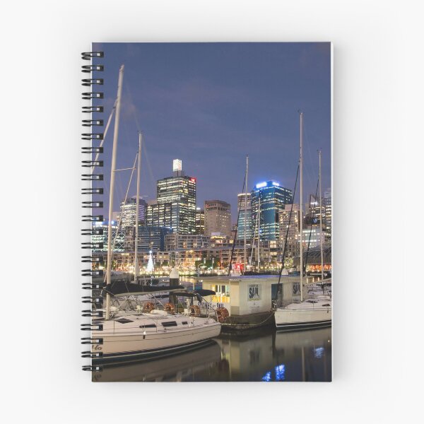 Artikelvorschau, Darling Harbour Blue Hour entworfen und verkauft von ImagesbyAB.