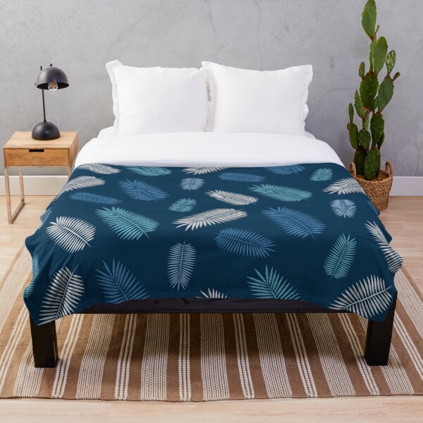 Aperçu de l'œuvre Motif de feuilles de palmier tropical bleu créée et vendue par purplesparrow.