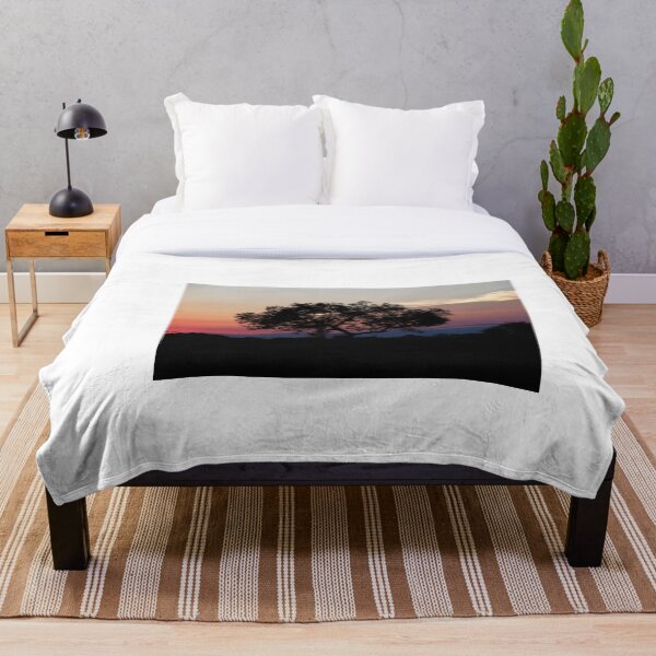 Artikelvorschau, Afrikanischer Marula-Baum bei Sonnenuntergang entworfen und verkauft von FabPosters4Less.
