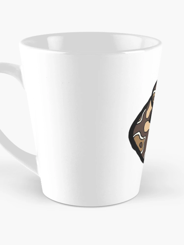 Aperçu 3 sur 4. Mug à café avec l'œuvre Bold Ball Python - Normal créée et vendue par Morgan Carpenter.