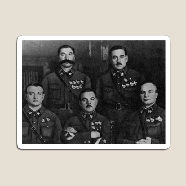 Маршалы Советского Союза (в нижнем ряду слева направо) Тухачевский (1893—1937), Ворошилов (1881—1969), Егоров (1883—1939), (в верхнем ряду слева направо) Буденный (1883—1973), Блюхер (1889—1938) Magnet