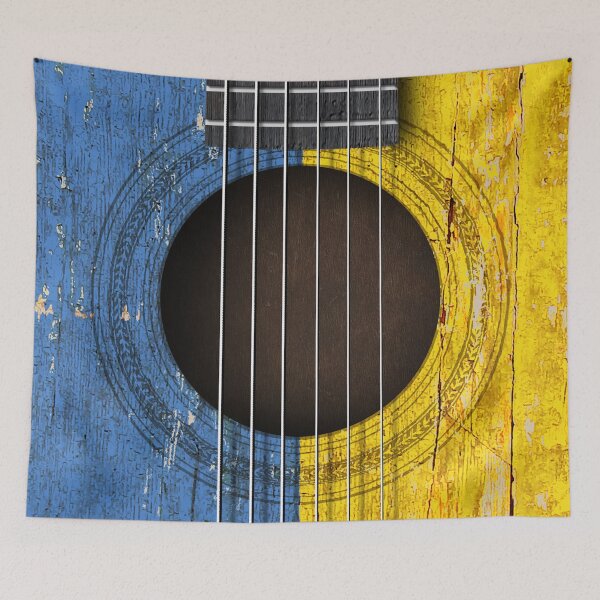 Aperçu de l'œuvre Ancienne guitare acoustique vintage avec drapeau ukrainien créée et vendue par JeffBartels.