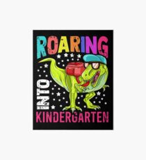 Lámina rígida Regreso a la escuela Dinosaurio T Rex Roaring Into Kindergarten