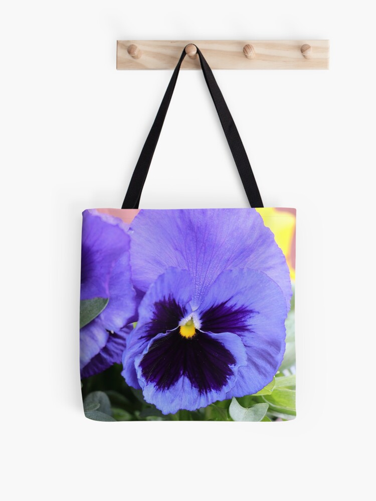 Bolsa de tela «Pensamiento gigante azul feliz en una cesta colgante» de  BryanDevon | Redbubble