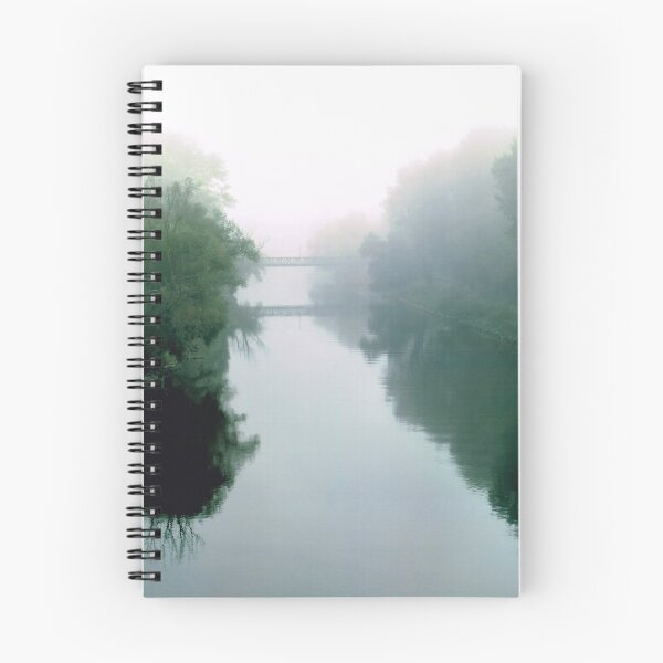 Artikelvorschau, Flussbrücke im Nebel entworfen und verkauft von Melissa J Barrett.