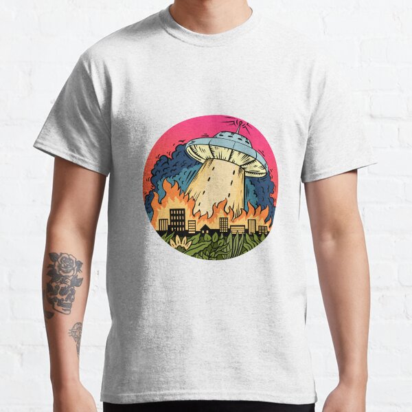 Flying Saucer hits the town Classic T-Shirt