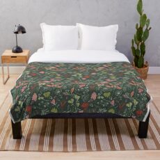 Glowy bosque forest floral pattern Throw Blanket