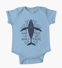 Anti Plastic Whale - Speichern Sie einen Wal Pass Up Plastic Baby Body Kurzarm