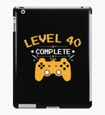 Gamer Shirt Level 40 Complete Gaming Birthday Gift Tee iPad-Hülle & Klebefolie