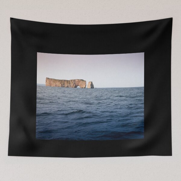 Aperçu de l'œuvre Beau Rocher Percé, au milieu de la mer, Gaspésie créée et vendue par jonathankemp.
