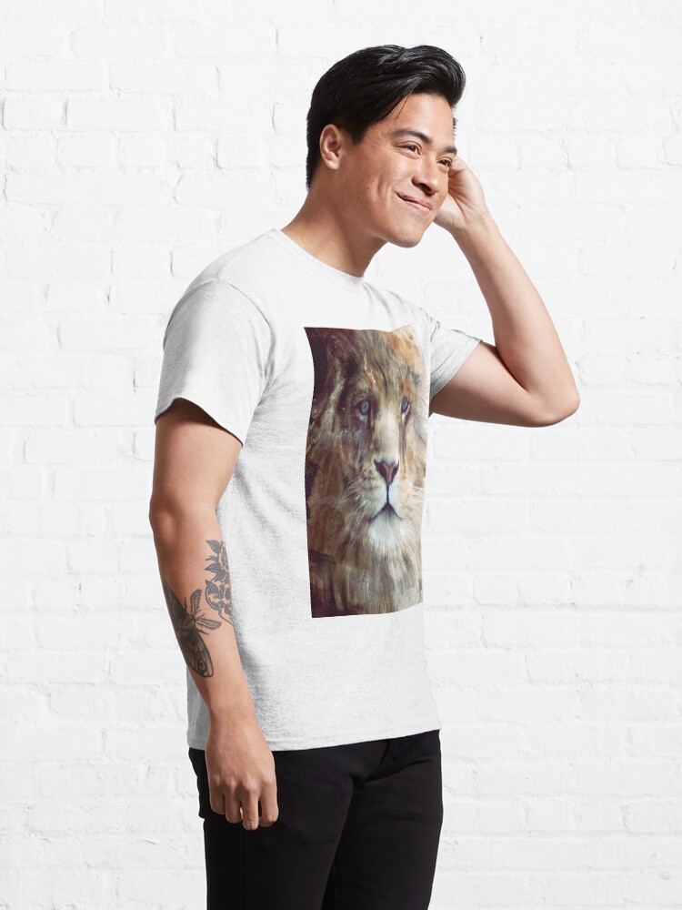 Alternate view of Lion // Majesty Classic T-Shirt