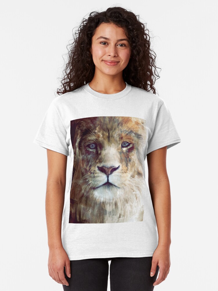 Alternate view of Lion // Majesty Classic T-Shirt