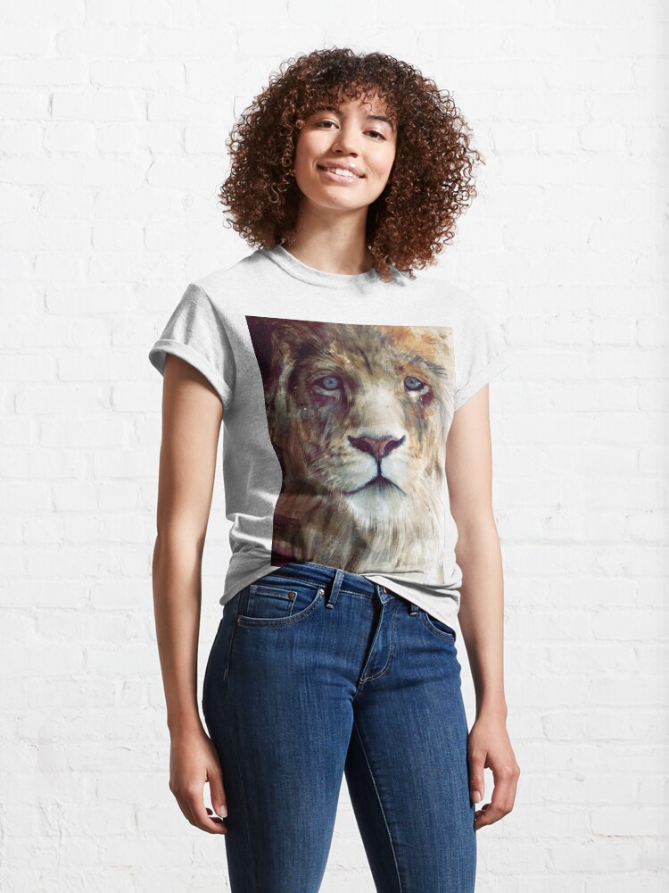 Alternate view of Lion // Majesty Classic T-Shirt