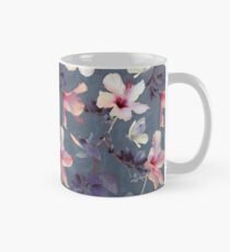 Schmetterlinge und Hibiskus-Blumen - ein gemaltes Muster Tasse (Standard)