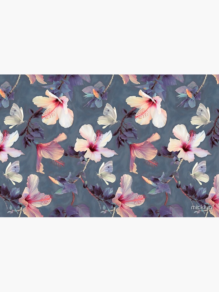Aperçu 2 sur 2. Skin adhésive d'ordinateur avec l'œuvre Papillons et fleurs d'hibiscus - un motif peint créée et vendue par micklyn.
