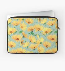 Funda para portátil Margaritas amarillas doradas pintadas en verde salvia suave