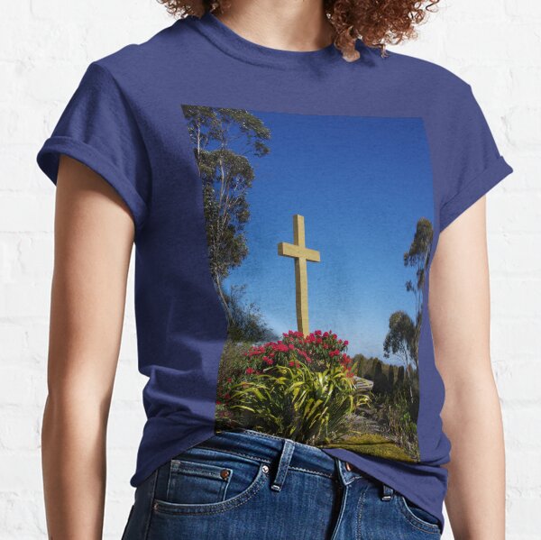 War Memorial Cross, Mount Macedon, Australia Classic T-Shirt