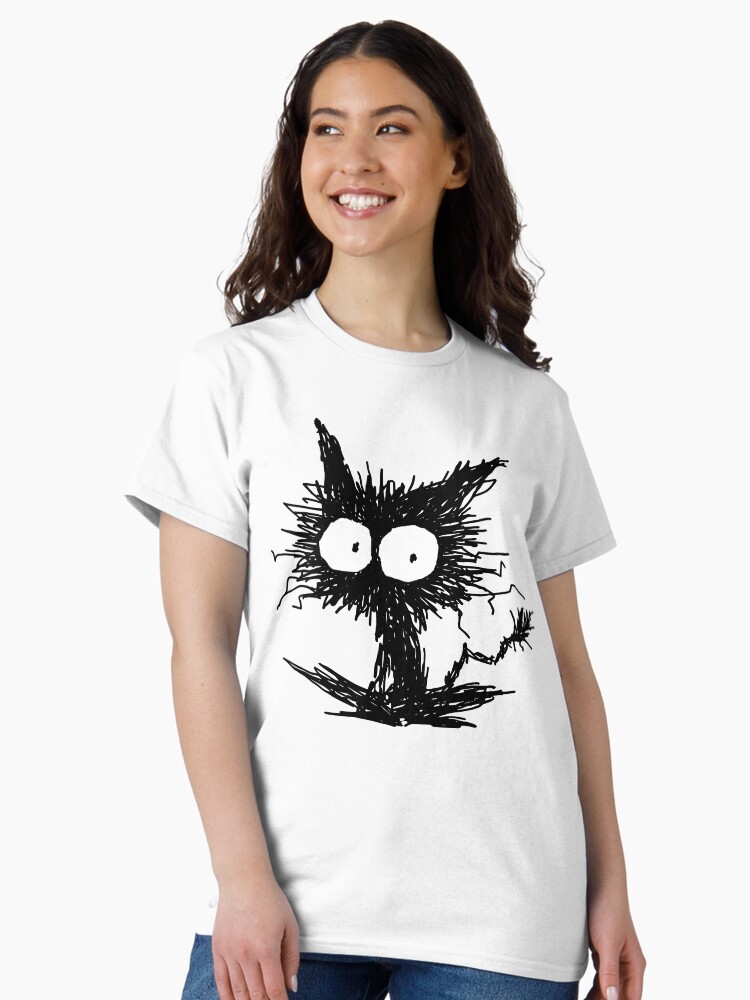 Aperçu 2 sur 7. T-shirt classique avec l'œuvre Chaton noir négligé GabiGabi créée et vendue par nekomeandon.