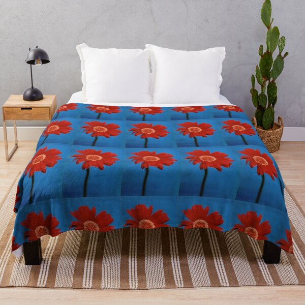 Artikelvorschau, Roter Gerbera auf blauem Segeltuch entworfen und verkauft von RachelAlbang.