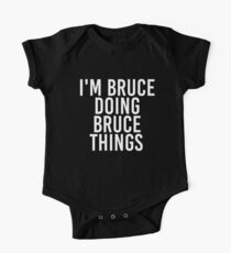 I'M BRUCE DOING BRUCE THINGS Art Funny Christmas Gift Idea Baby Body Kurzarm