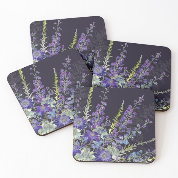 Aperçu de l'œuvre Fleurs de clématite violette, delphiniums et éryngiums créée et vendue par Fiona Calder Designs.