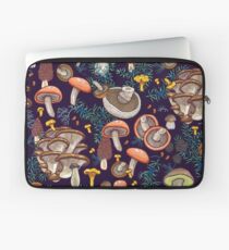 Dunkler Traumwald Laptoptasche