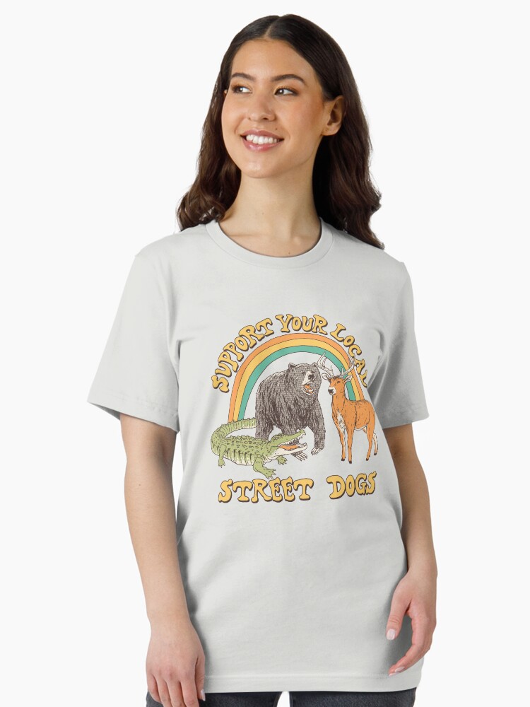 Imagen 2 de 7, Camiseta esencial con la obra Perros callejeros, diseñada y vendida por wytrab8.