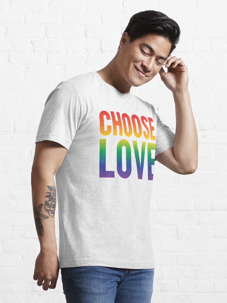 Vista alternativa de Camiseta esencial Elige Love Rainbow Slogan