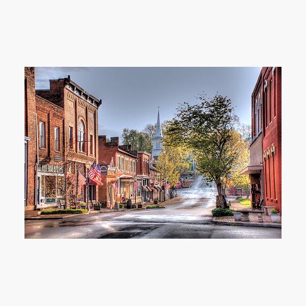 Artikelvorschau,  Zumindest hier in Jonesborough.

 Dieses HDR-Bild wurde aus 5 JPEGs erstellt, die in Photomatix Pro verarbeitet und in Photoshop Elements bereinigt wurden. entworfen und verkauft von C David Cook.