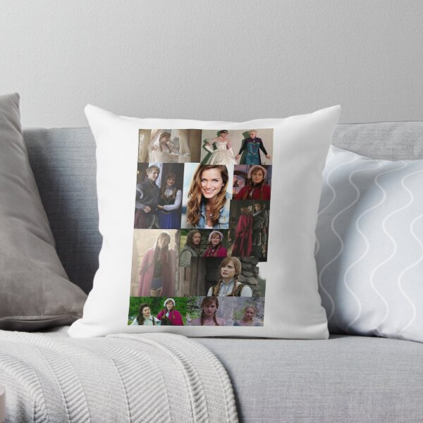 Elizabeth Lail Black & White Portrait Made Of Points | Throw Pillow