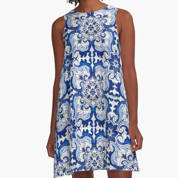 Vista previa del artículo con la obra «Patrón floral de azulejo azul de Lisboa clásico antiguo», diseñado y vendido por WheresMyMojo.