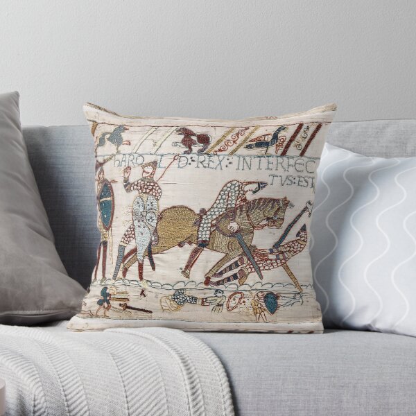 HIC HAROLD REX INTERFECTUS EST Throw Pillow