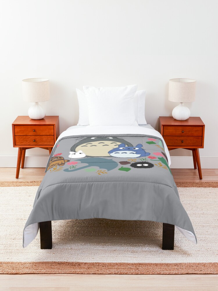 Alternative Ansicht von Mein Nachbar Totoro Kranz - Anime, Catbus, Ruß Sprite, Blau Totoro, Weiß Totoro, Senf, Ocker, Regenschirm, Manga, Hayao Miyazaki, Studio Ghibl Tagesdecke