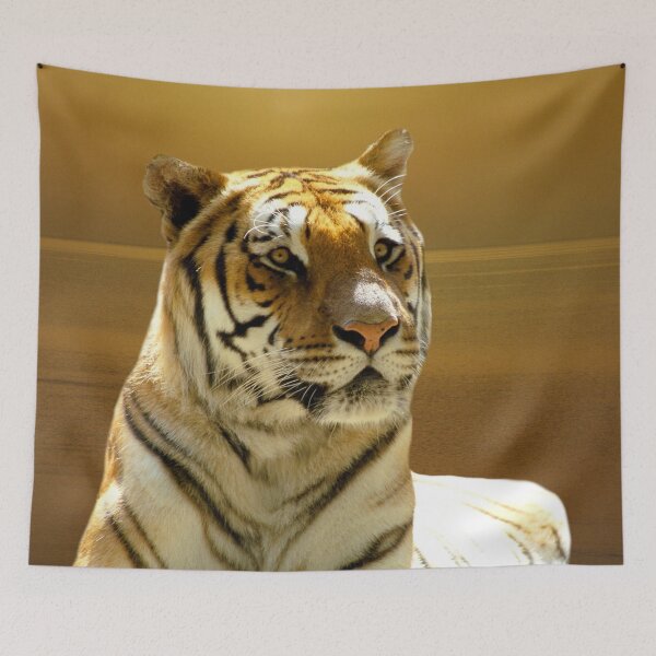 Artikelvorschau, Goldener Tiger entworfen und verkauft von Erika Kaisersot.