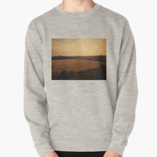 Baal mountains skyline, retro Pullover Sweatshirt