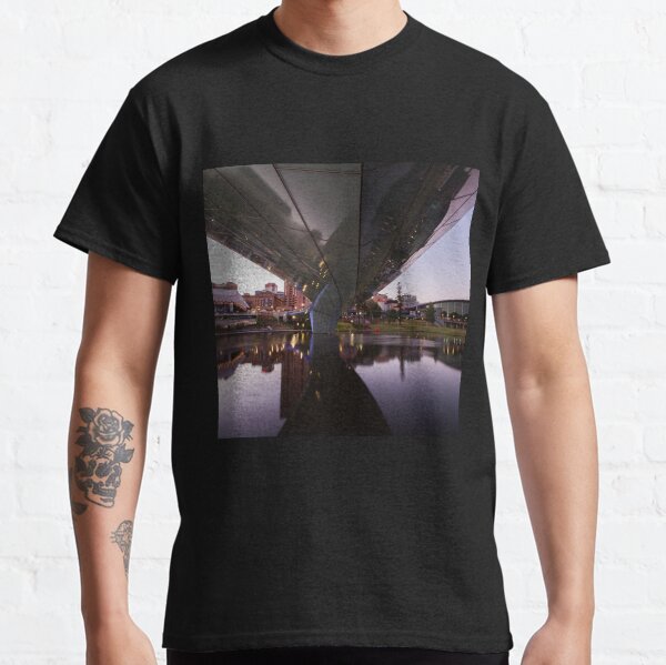 ADELAIDE RIVERBANK PEDESTRIAN BRIDGE Classic T-Shirt