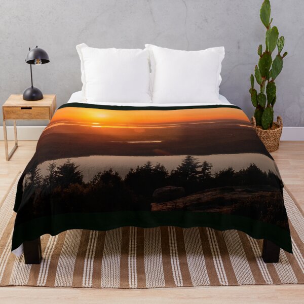 Aperçu de l'œuvre Coucher de soleil depuis la montagne Cadillac créée et vendue par Kathy Weaver.