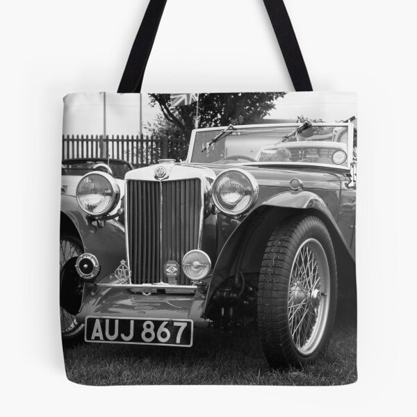 Aperçu de l'œuvre Voiture de sport vintage MG-T créée et vendue par Rob Cole Photography.