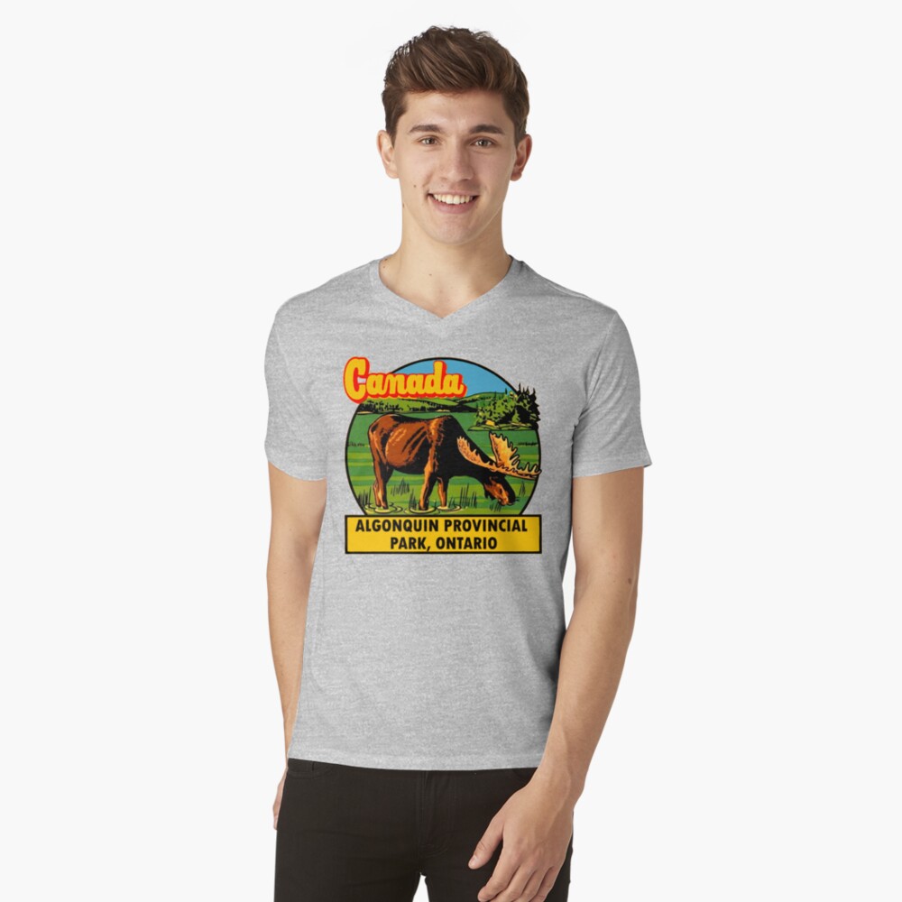 Vista previa del artículo con la obra «Camiseta de cuello en V», diseñado y vendido por hilda74.