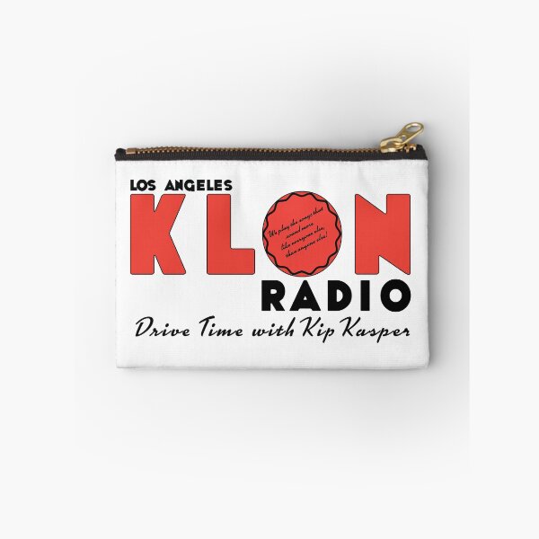 Artikelvorschau, Dieses Merchandise-Design für Radiosender wurde von dem Zwischenspiel inspiriert, um eines der Alben "Songs For The Deaf" zu verfolgen.
Perfekt für den Weg zur Fahrt entworfen und verkauft von kayseezus.