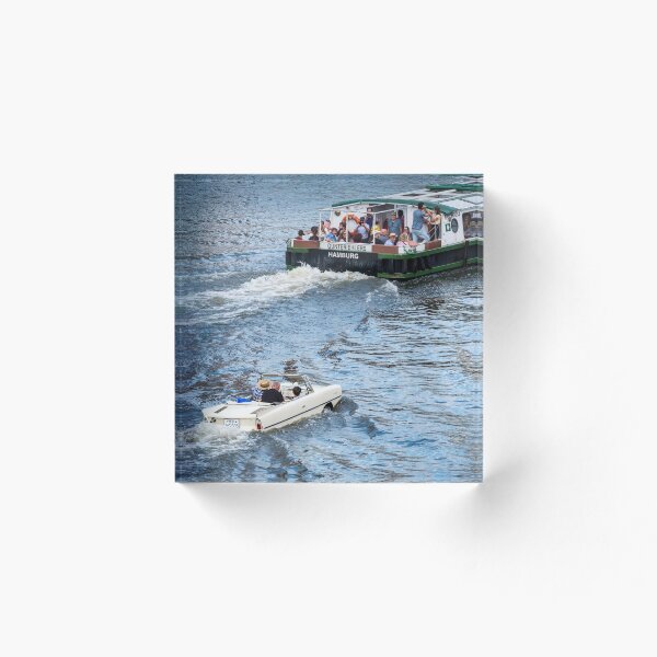 Artikelvorschau, Amphicar im Hamburger Hafen entworfen und verkauft von Martin Langer.