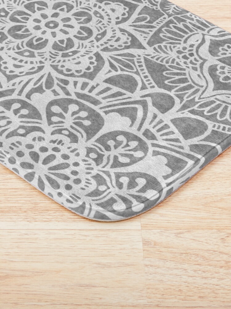 Alternative Ansicht von Weiches graues Mandala-Muster Badematte
