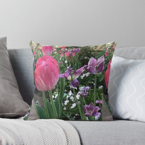 Aperçu de l'œuvre Tulipes et beauté créée et vendue par MaureenBoyle.