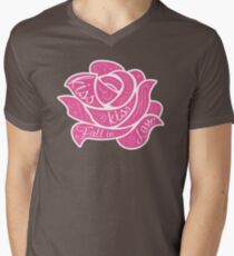 Kiss Kiss Fall in Love T-Shirt mit V-Ausschnitt für Männer