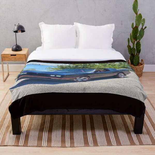 87 monte carlo shorefront Throw Blanket