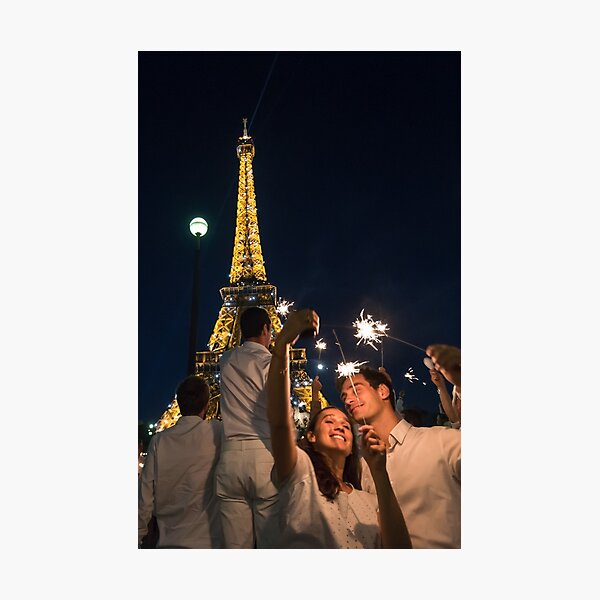 Aperçu de l'œuvre lovers eiffel tower créée et vendue par saaton.