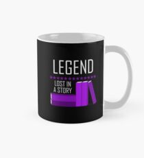 Buchleselegende (Lila) Tasse (Standard)