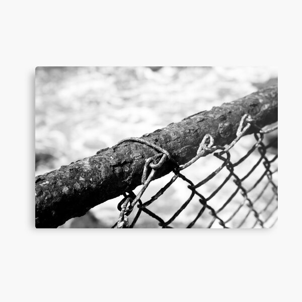 Aperçu de l'œuvre Rusted Beach Fence créée et vendue par Hiram Cruz.